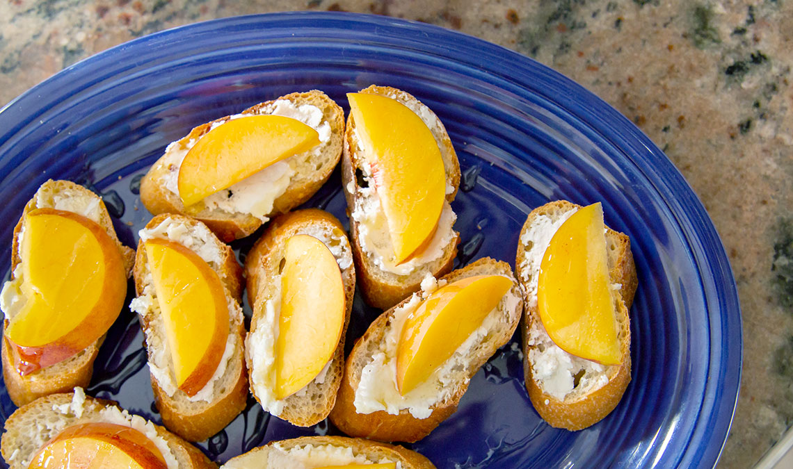 chevre crostini